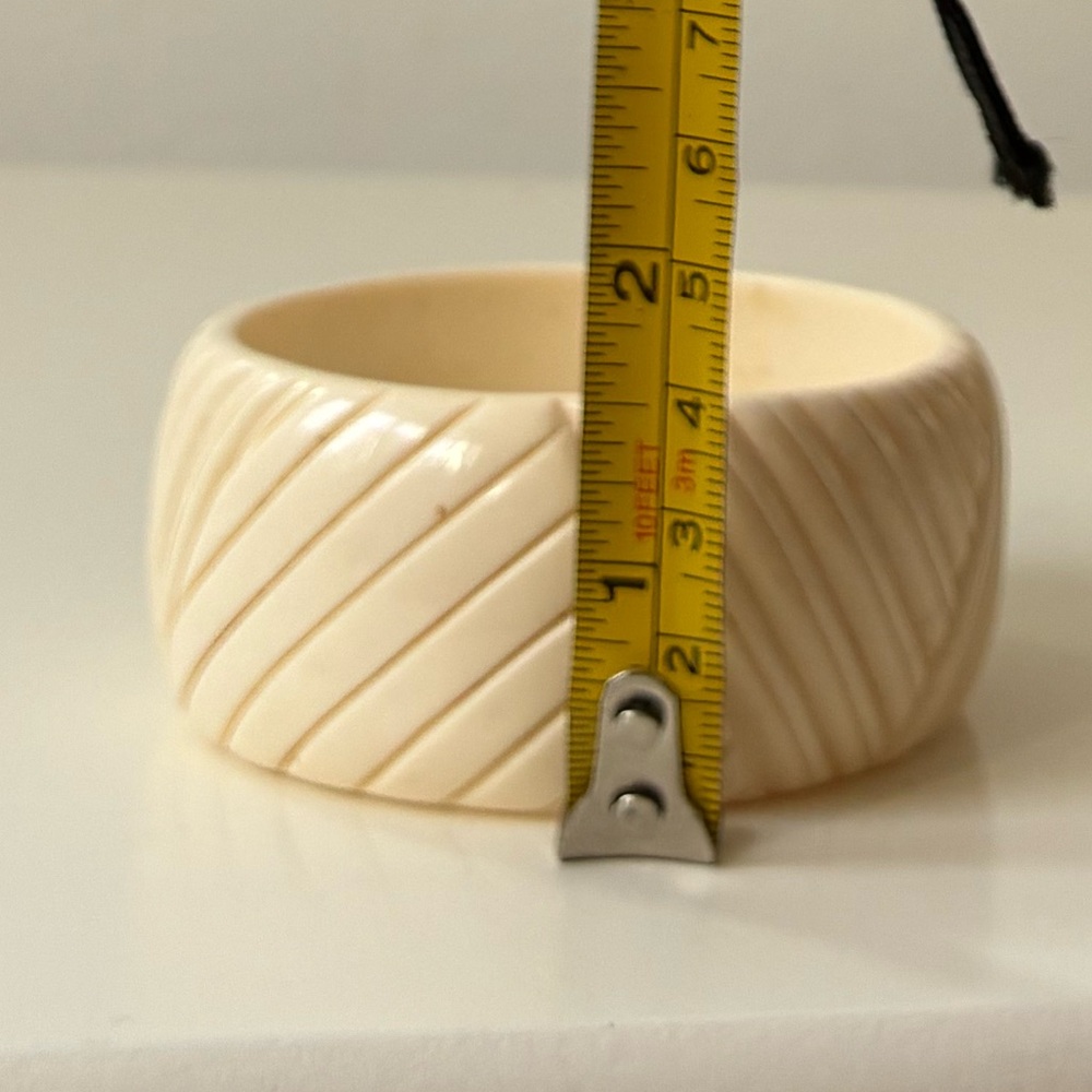 Vintage Cream Carved Geometric Bangle Bracelet - Picture 6 of 7